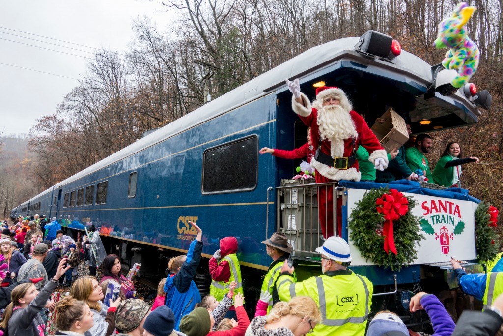 Darryl Worley Boards the Santa Train to Deliver Christmas Cheer Sounds