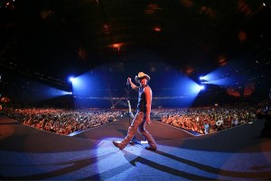 kenny-chesney-out-last-night-countrymusicislove