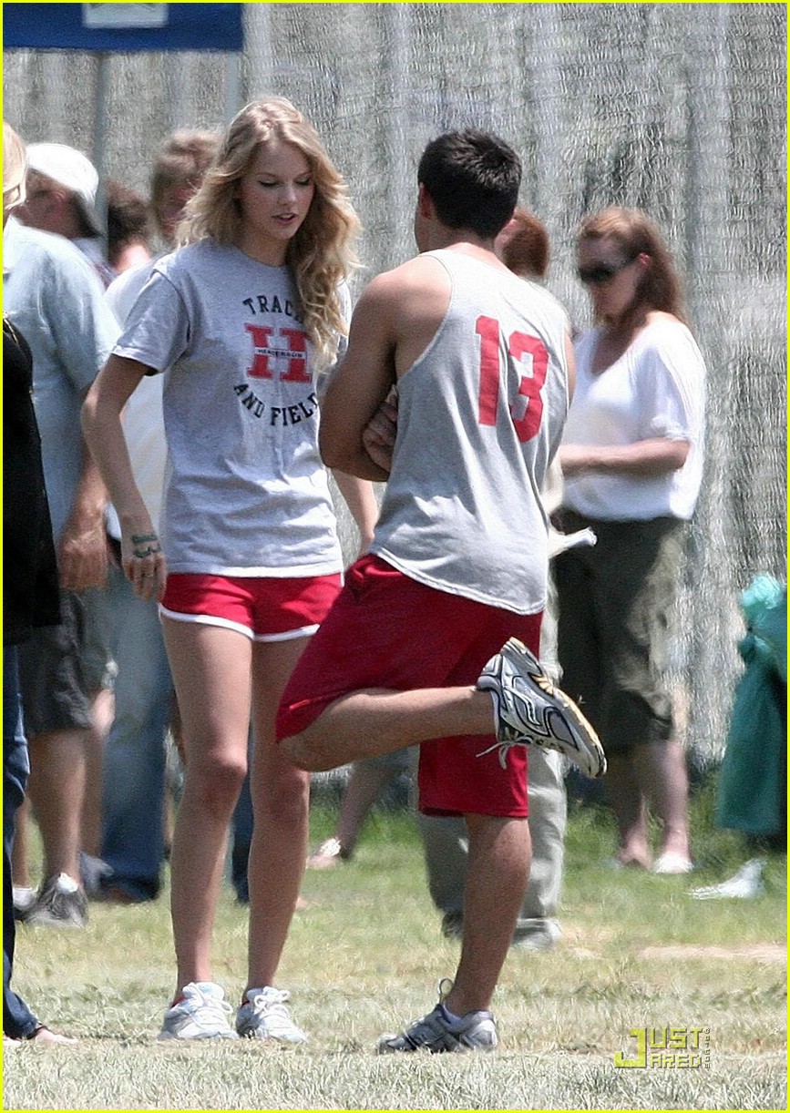 taylor swift and taylor lautner photoshoot