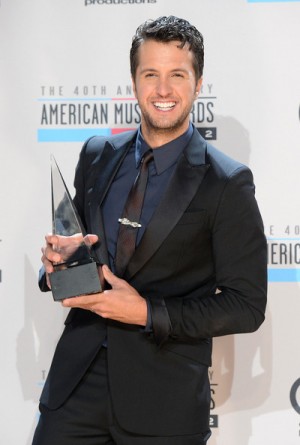 Luke Bryan – 40th Anniversary American Music Awards – CountryMusicIsLove