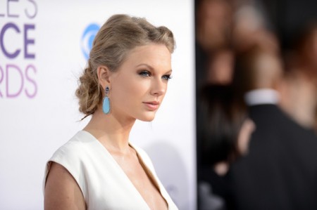 Taylor Swift 39th Annual People’s Choice Awards – CountryMusicIsLove