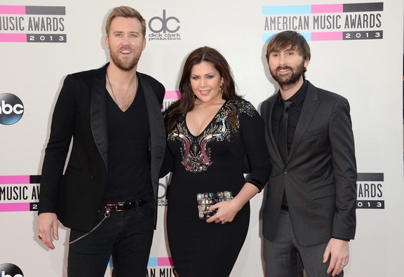 PHOTOS: ‘The 2013 American Music Awards’ – Red Carpet Arrivals
