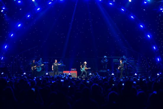 Brad Paisley Welcomes Surprise Guests, Rascal Flatts, in Orlando, FL