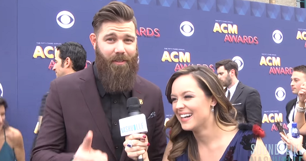 Hayley Orrantia Brings Laughs And Games To The Acm Red Carpet Sounds Like Nashville