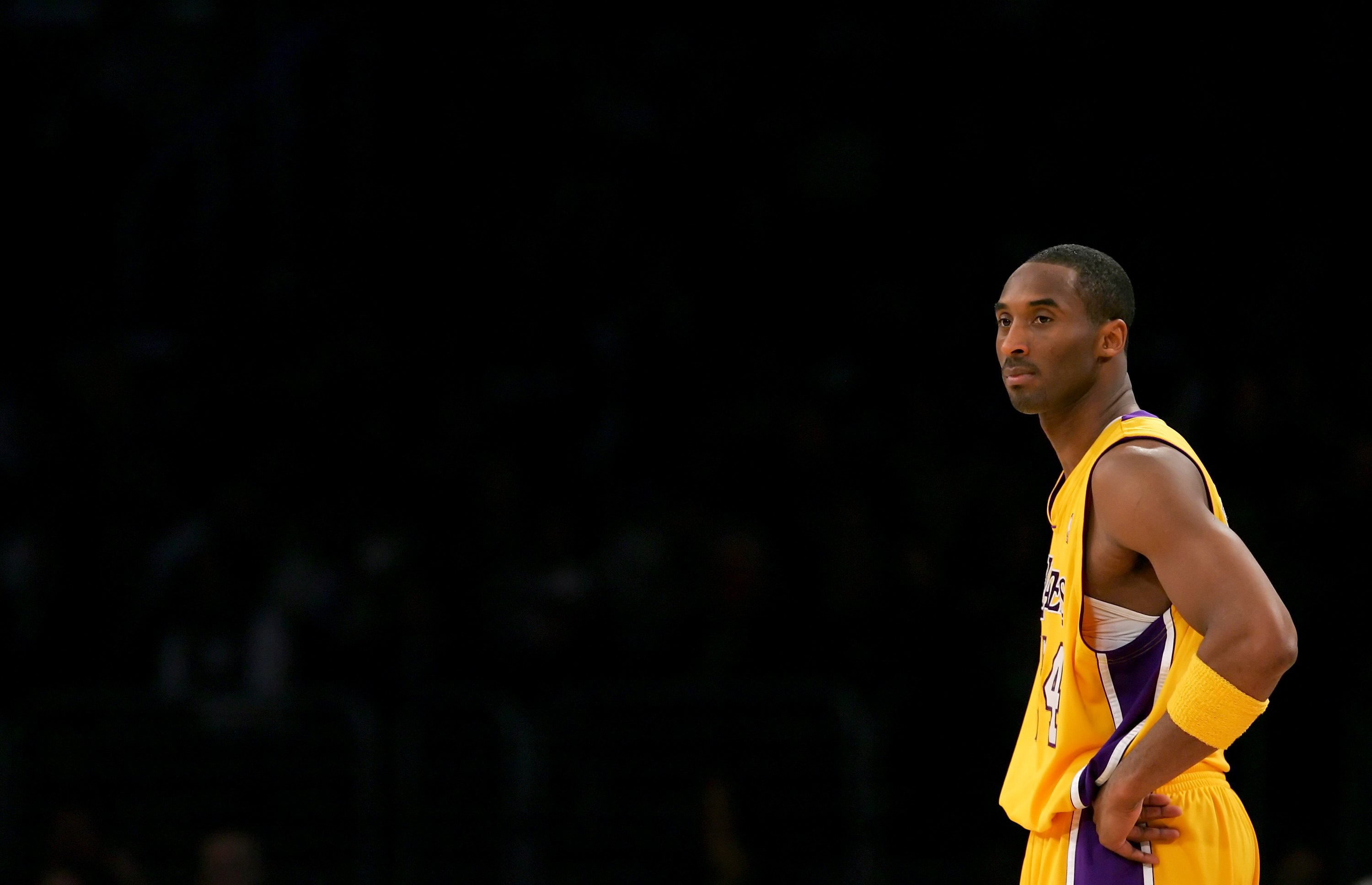 Sports Community Grieves for Kobe Bryant