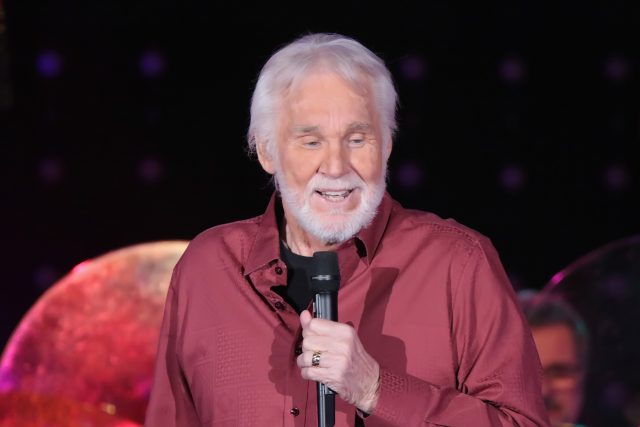 Kenny Rogers In Concert - Atlantic City, New Jersey Sounds Like Nashville