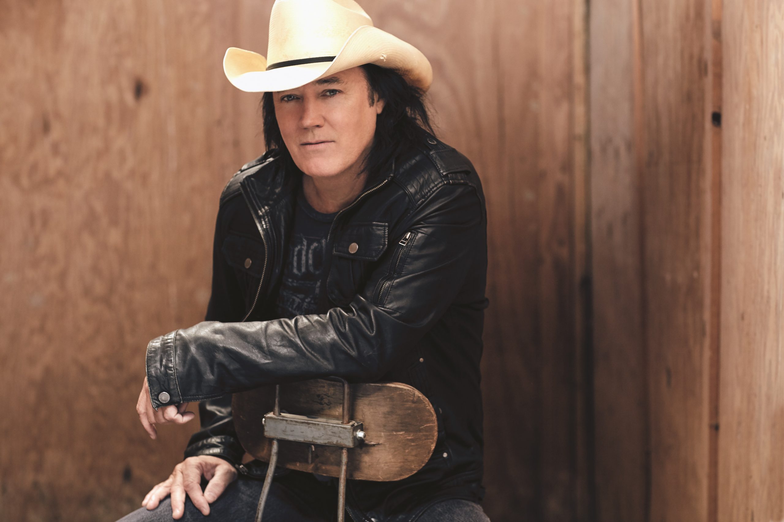 Raise Your Glass to 25 Years of David Lee Murphy's 'Dust On The Bottle