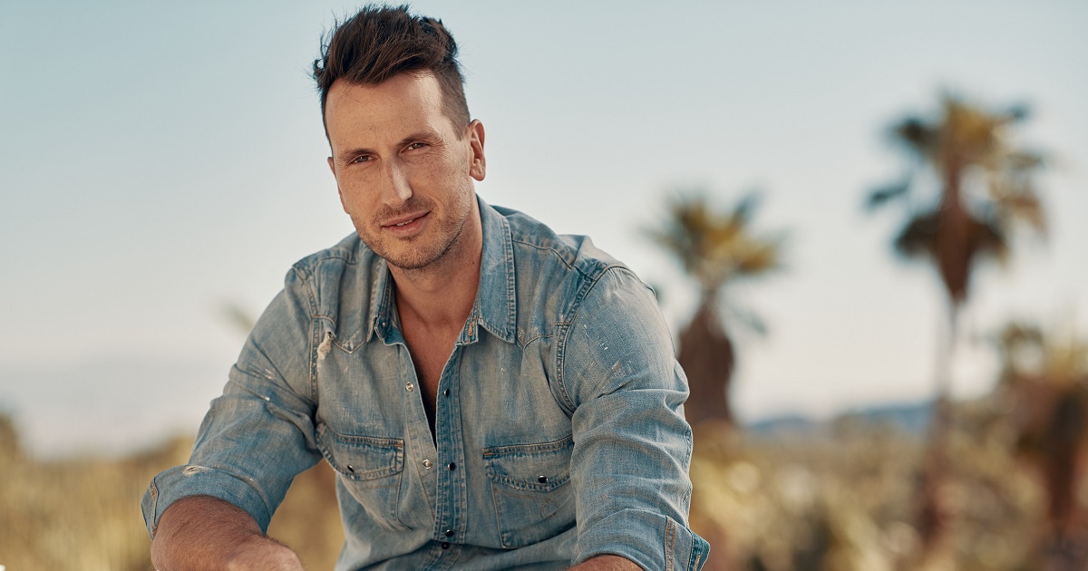 FB Russell Dickerson-1607031272